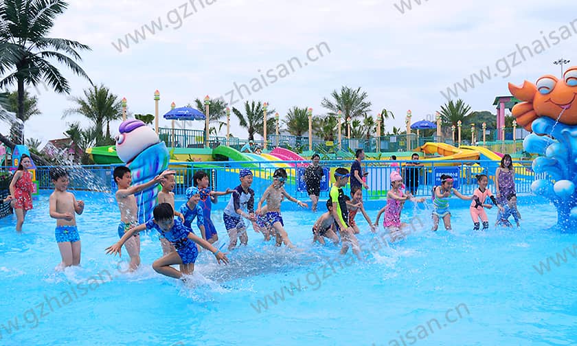 浙江宁波大目湾阿拉的海水上乐园戏水池