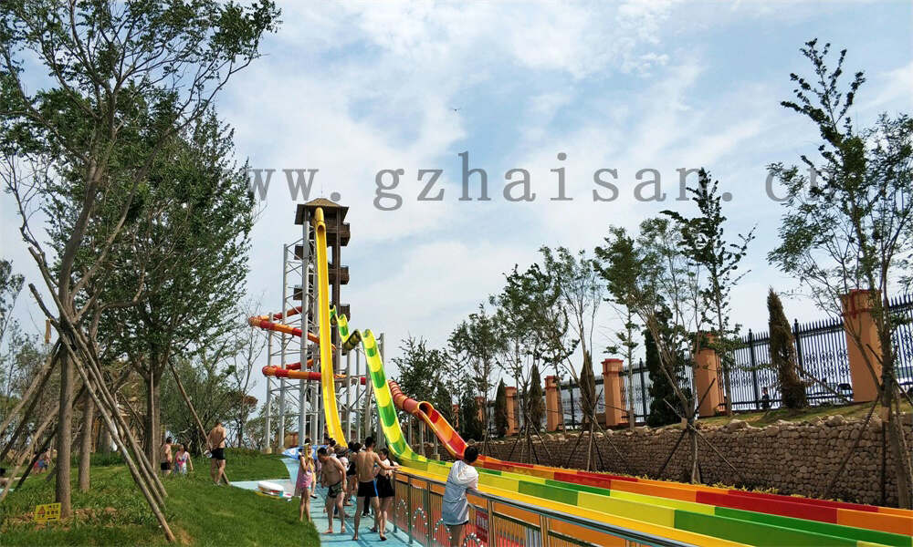 水上乐园设施狂欢，尽情畅享水上游乐盛宴