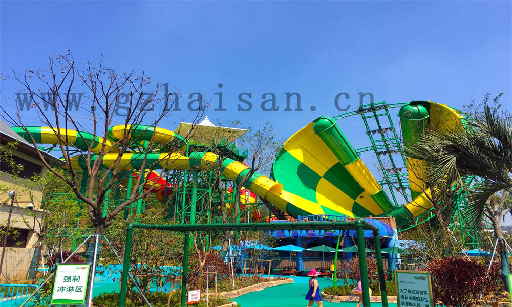 水上组合滑梯厂家直销，创新设计打造欢乐水世界