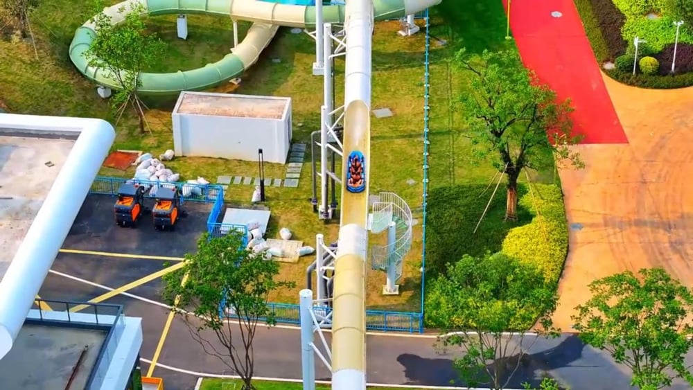 激流过山车｜当速度拥抱水花，掀起水上狂欢盛宴