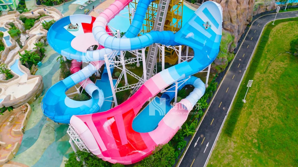 双重风暴，极致竞速——星际盘旋+巨浪翻滚组合引爆水乐园刺激体验